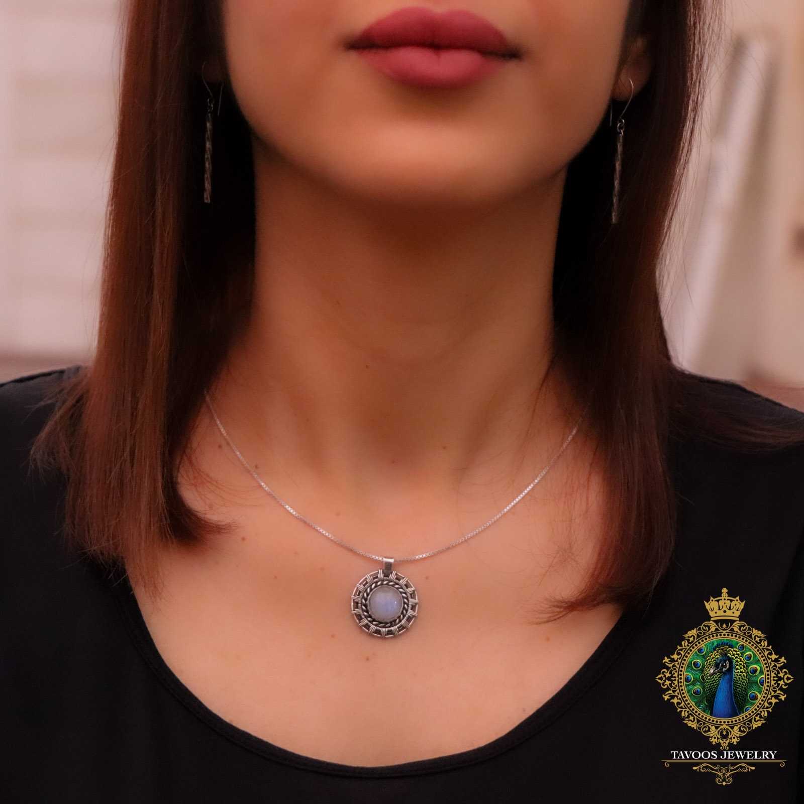 گردنبند نقره زنانه مدل ماهرخ | دستساز و مینیمال با سنگ مون استون