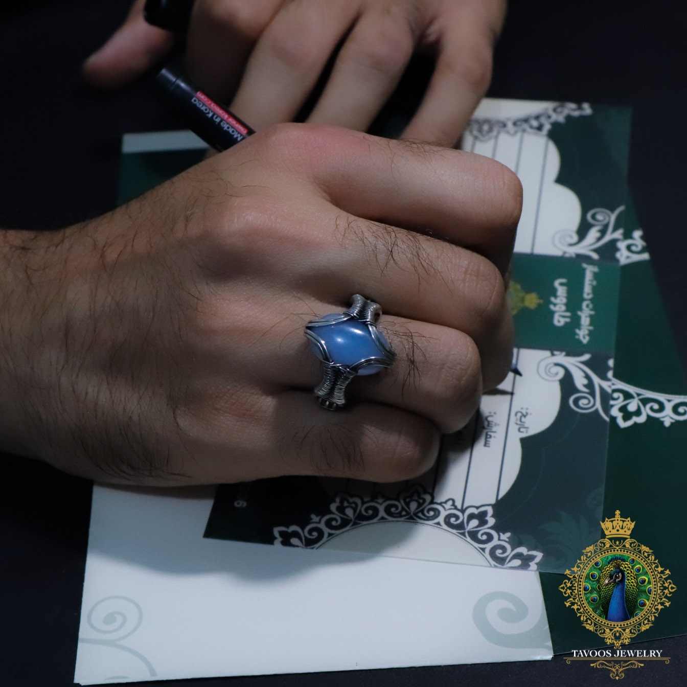 انگشتر مردانه نقره دستساز مدل رعد با سنگ عقیق کبود | جواهرات دستساز طاووس